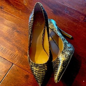 Vince Camuto black and gold snakeskin print heels, size 9. Heel is 4 inches.